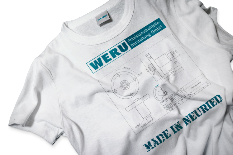 Mockup des von Benny's Grafikstudio erstelltem T-Shirt Design für WERU Präzisionsdrehteile, entwickelt von Ihrer Grafikdesign Agentur in der Ortenau.